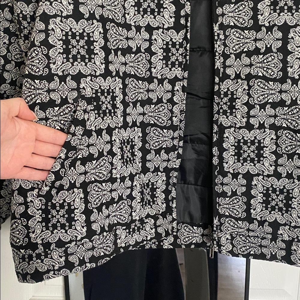 PacSun Black and White Paisley Jacket - Picture 9 of 11